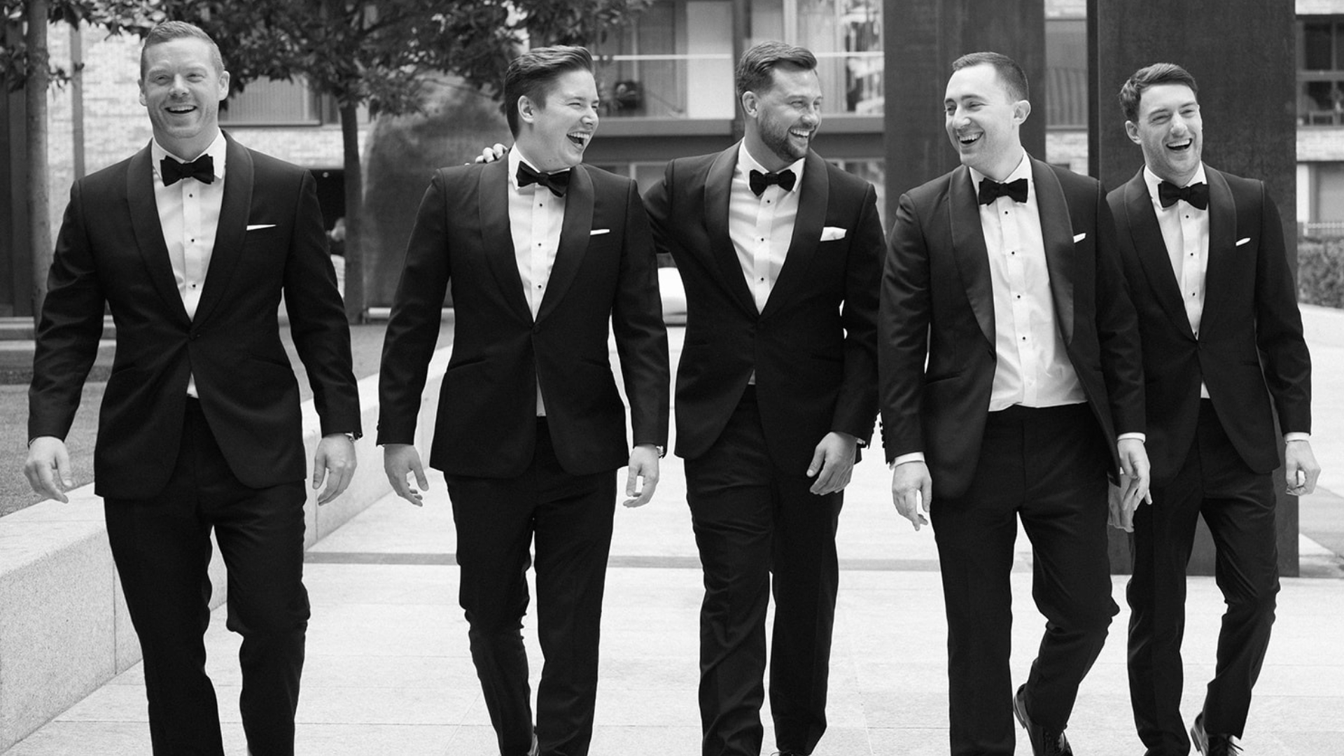 HOW TO POSE FOR YOUR WEDDING PHOTOGRAPHS